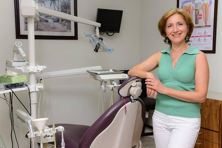 Dentist in  Huntington Beach